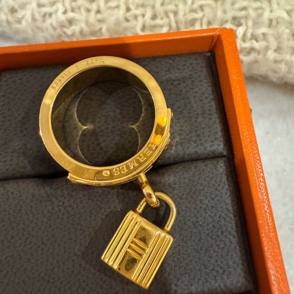HERMES Kelly Gold Tone Scarf Ring - Picture 3 of 8